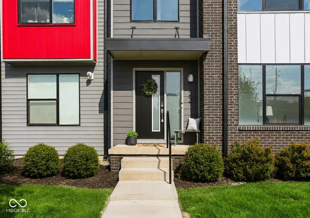 2nd image of 423 Leota St, Indianapolis, IN 46203 | MLS# 22121356