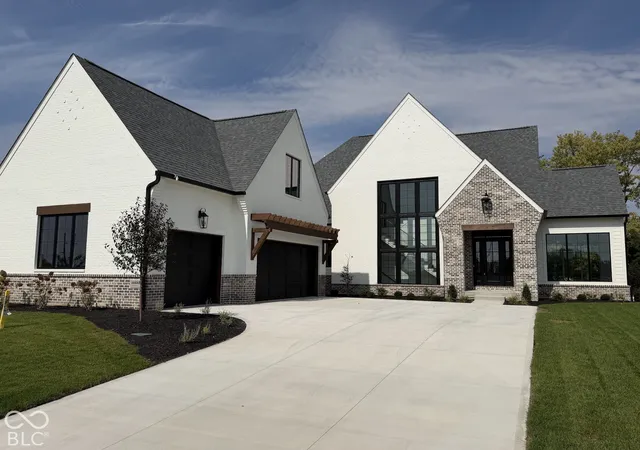 Photo 1 of Mansion for sale at 10880 Dartmoor Ct, Zionsville, IN 46077 | MLS# 22121364 | Listing updated on 2026-10-22