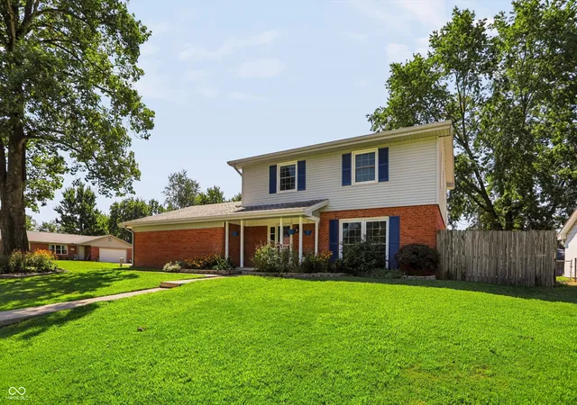 1st image of 5215 Yellowwood Dr, Columbus, IN 47203 | MLS# 22121374