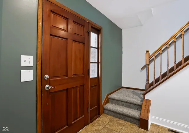 3rd image of 5215 Yellowwood Dr, Columbus, IN 47203 | MLS# 22121374