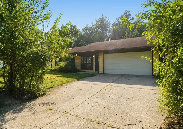 Photo 2 of Sale Pending at 4108 Eagle Lake Dr, Indianapolis, IN 46254 | MLS# 22121405 | Listing updated on 2026-09-12