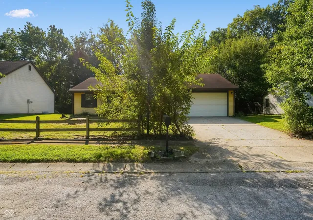 Photo 3 of Sale Pending at 4108 Eagle Lake Dr, Indianapolis, IN 46254 | MLS# 22121405 | Listing updated on 2026-09-12