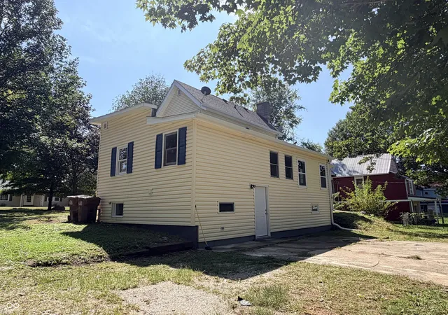 Photo 4 of Single family home for sale at 107 E Main St, Darlington, IN 47940 | MLS# 22121429 | Listing updated on 2026-09-23
