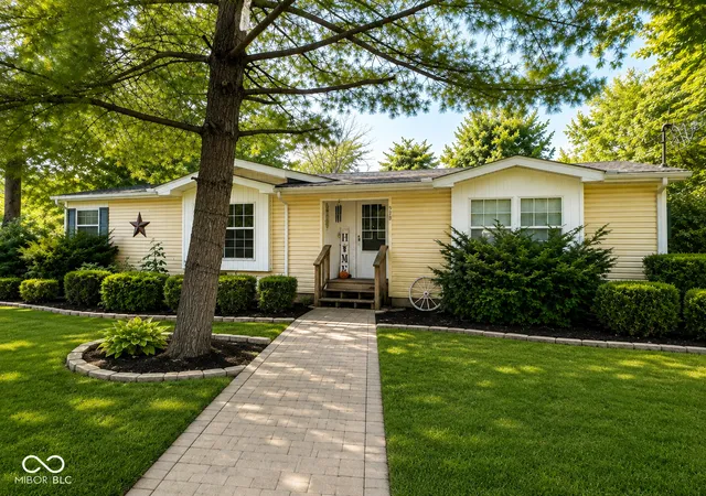 Photo 2 of Manufactured home for sale at 928 S Broadway St, Pendleton, IN 46064 | MLS# 22121462 | Listing updated on 2026-08-20