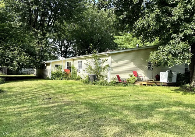 Photo 3 of Manufactured home for sale at 928 S Broadway St, Pendleton, IN 46064 | MLS# 22121462 | Listing updated on 2026-08-20