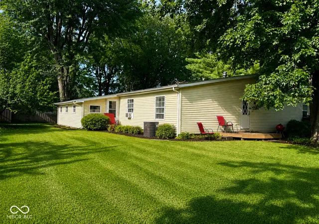 Photo 3 of Manufactured home for sale at 928 S Broadway St, Pendleton, IN 46064 | MLS# 22121462 | Listing updated on 2026-08-20