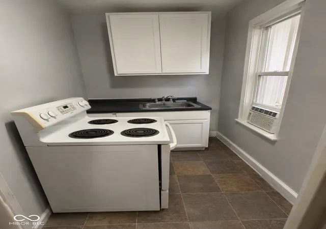 2nd image of 730 N Euclid Ave, Indianapolis, IN 46201 | MLS# 22121469