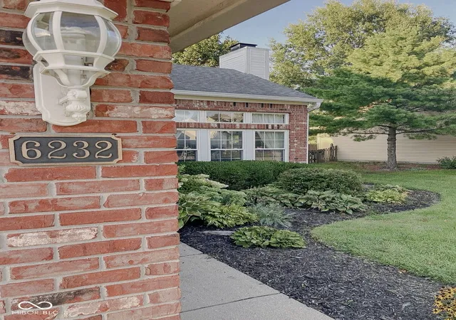 3rd image of 6232 Valleyview Dr, Fishers, IN 46038 | MLS# 22121476