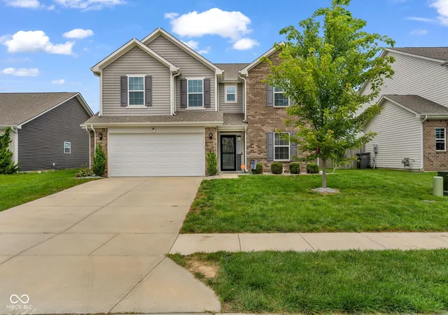 2nd image of 670 Albermarle Dr, Pittsboro, IN 46167 | MLS# 22121477