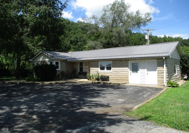 1st image of 2576 Old State Road 37 Road S, Martinsville, IN 46151 | MLS# 22121512
