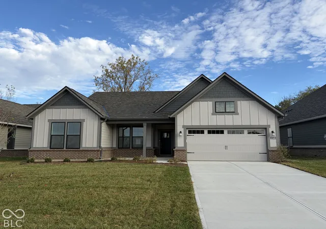 Photo 1 of Single family home for sale at 11346 Barn Owl Dr, Zionsville, IN 46077 | MLS# 22121521 | Listing updated on 2026-10-27