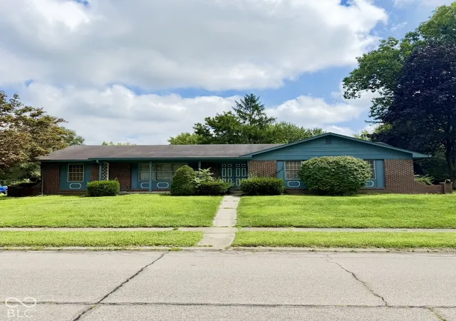 Single family home for sale at 711 Brushwood Ln, Greenwood, IN 46142 | MLS# 22121548