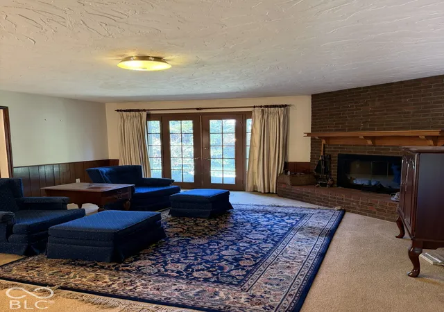 Photo 1 of Single family home for sale at 711 Brushwood Ln, Greenwood, IN 46142 | MLS# 22121548 | Listing updated on 2026-10-25