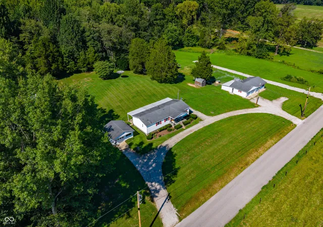 Photo 3 of Sale Pending at 9830 W County Rd 750 N, Elizabethtown, IN 47232 | MLS# 22121553 | Listing updated on 2026-10-01