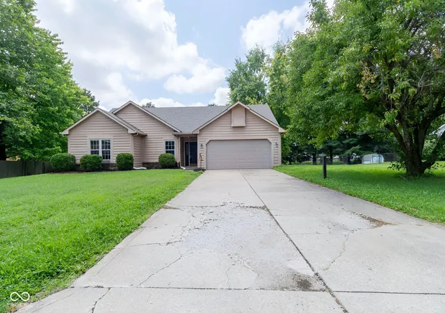 1st image of 572 San Ricardo Dr, Greenwood, IN 46142 | MLS# 22121557