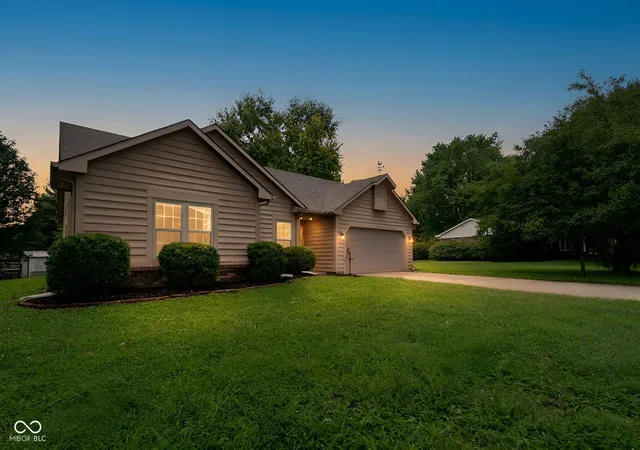 3rd image of 572 San Ricardo Dr, Greenwood, IN 46142 | MLS# 22121557