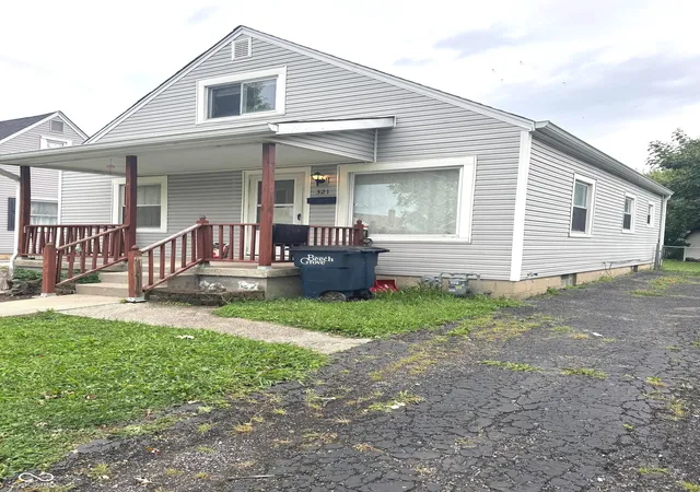 Photo 2 of Single family home for sale at 321 N 16th Ave, Beech Grove, IN 46107 | MLS# 22121564 | Listing updated on 2026-09-12