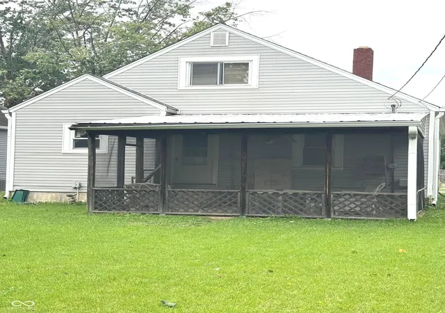 Photo 3 of Single family home for sale at 321 N 16th Ave, Beech Grove, IN 46107 | MLS# 22121564 | Listing updated on 2026-09-28
