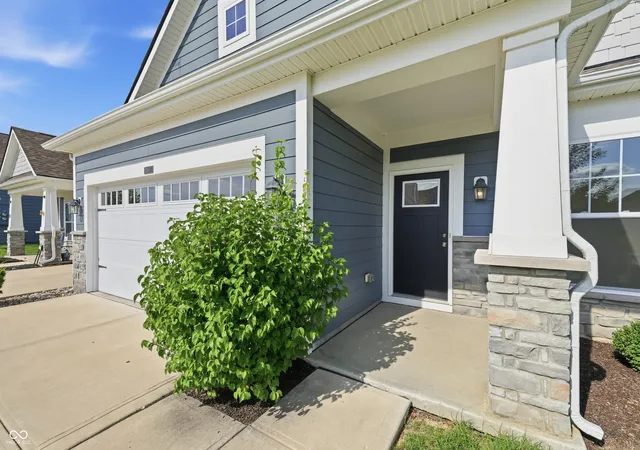 Photo 4 of Sale Pending at 2657 Cottage Ct, Brownsburg, IN 46112 | MLS# 22121572 | Listing updated on 2026-09-30