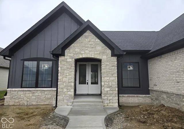 Photo 2 of Single family home for sale at 1047 Beechtree Ln, Franklin, IN 46131 | MLS# 22121574 | Listing updated on 2026-10-03