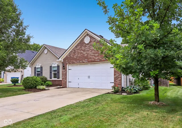 1st image of 4086 S Turning Leaf Ct, New Palestine, IN 46163 | MLS# 22121575