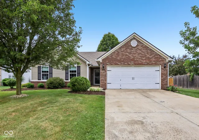 2nd image of 4086 S Turning Leaf Ct, New Palestine, IN 46163 | MLS# 22121575