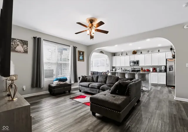 5th image of 1378 Padana Dr, Greenwood, IN 46143 | MLS# 22121581