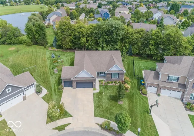 2nd image of 10237 Maiden Ct, Fishers, IN 46040 | MLS# 22121584