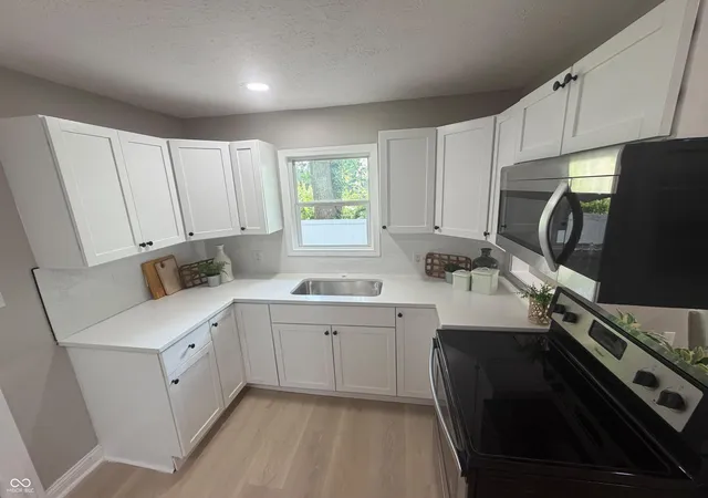 2nd image of 2129 White Ave, Indianapolis, IN 46202 | MLS# 22121590