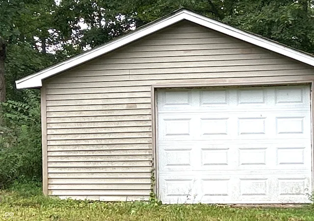 Photo 2 of Single family home for sale at 952 E Booe, Austin, IN 47102 | MLS# 22121596 | Listing updated on 2026-08-22