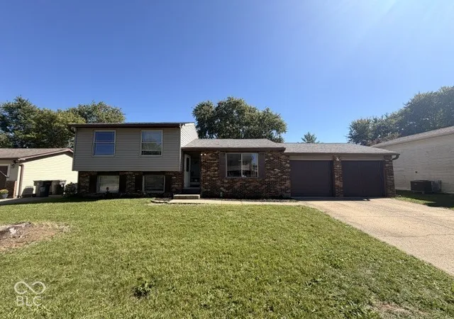 Photo 2 of Single family home for sale at 7545 Dornock Dr, Indianapolis, IN 46237 | MLS# 22121600 | Listing updated on 2026-10-05