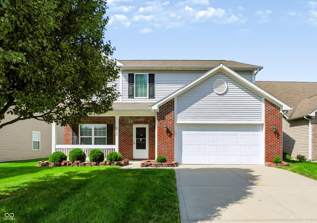 Photo 1 of Single family home for sale at 5826 Edelle Dr, Indianapolis, IN 46237 | MLS# 22121607 | Listing updated on 2026-09-13