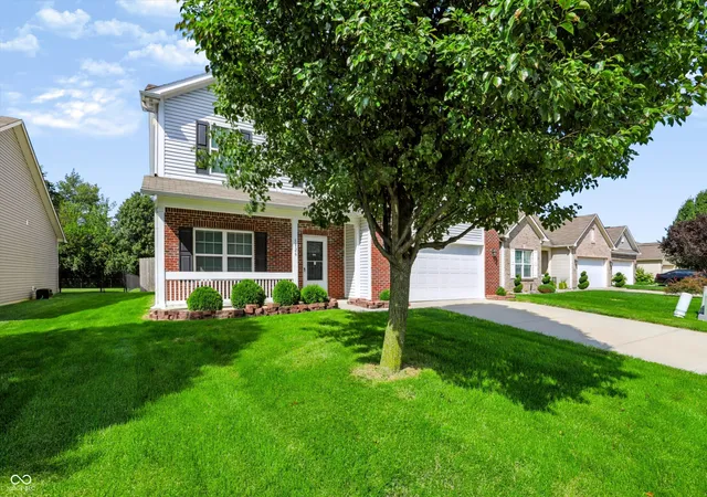 Photo 2 of Single family home for sale at 5826 Edelle Dr, Indianapolis, IN 46237 | MLS# 22121607 | Listing updated on 2026-09-13