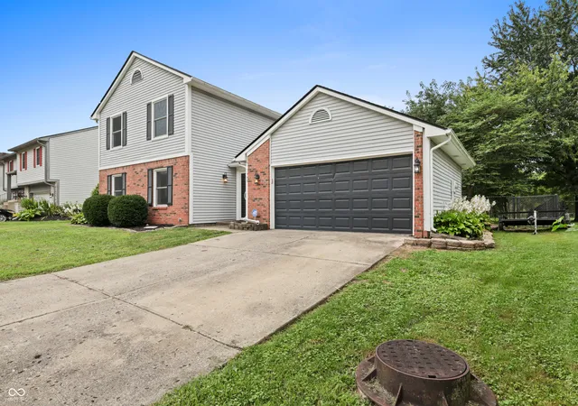 2nd image of 7460 Southern Lakes Dr, Indianapolis, IN 46237 | MLS# 22121630