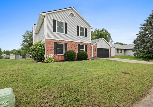 3rd image of 7460 Southern Lakes Dr, Indianapolis, IN 46237 | MLS# 22121630