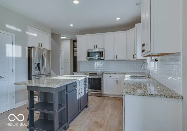 Photo 3 of Sale Pending at 13844 Ash Stone Ct, Fishers, IN 46040 | MLS# 22121642 | Listing updated on 2026-08-31