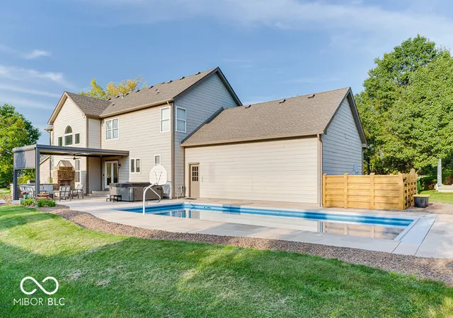 Photo 2 of Sale Pending at 13844 Ash Stone Ct, Fishers, IN 46040 | MLS# 22121642 | Listing updated on 2026-08-31