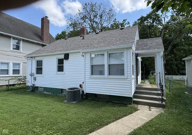 3rd image of 644 W 43Rd St, Indianapolis, IN 46208 | MLS# 22121644