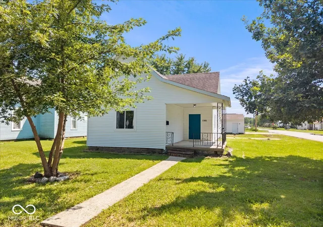 1st image of 1301 S J St, Elwood, IN 46036 | MLS# 22121646