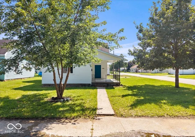 2nd image of 1301 S J St, Elwood, IN 46036 | MLS# 22121646