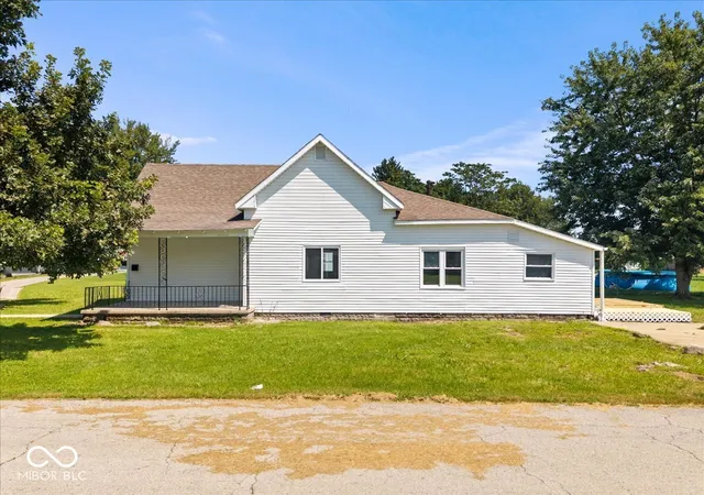 3rd image of 1301 S J St, Elwood, IN 46036 | MLS# 22121646