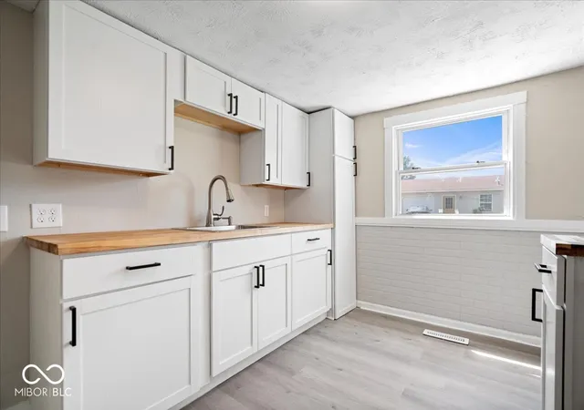 5th image of 1301 S J St, Elwood, IN 46036 | MLS# 22121646
