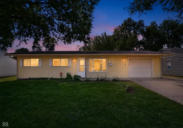 Photo 2 of Sale Pending at 970 Hunter Dr, Plainfield, IN 46168 | MLS# 22121666 | Listing updated on 2026-10-05