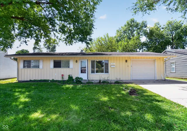 Photo 3 of Sale Pending at 970 Hunter Dr, Plainfield, IN 46168 | MLS# 22121666 | Listing updated on 2026-10-05