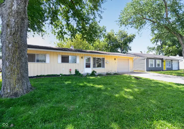 Photo 3 of Sale Pending at 970 Hunter Dr, Plainfield, IN 46168 | MLS# 22121666 | Listing updated on 2026-10-05