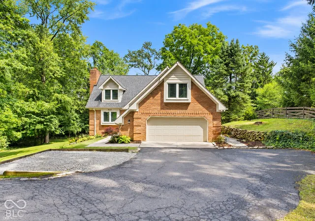 Single family home for sale at 635 Mulberry St, Zionsville, IN 46077 | MLS# 22121667