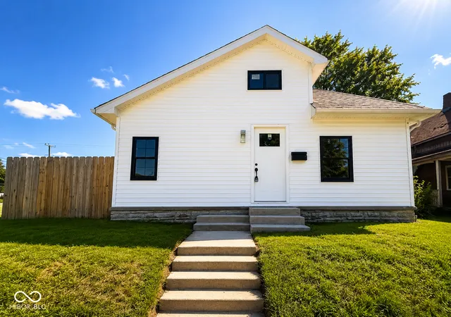 1st image of 1227 W 13th St, Muncie, IN 47302 | MLS# 22121720
