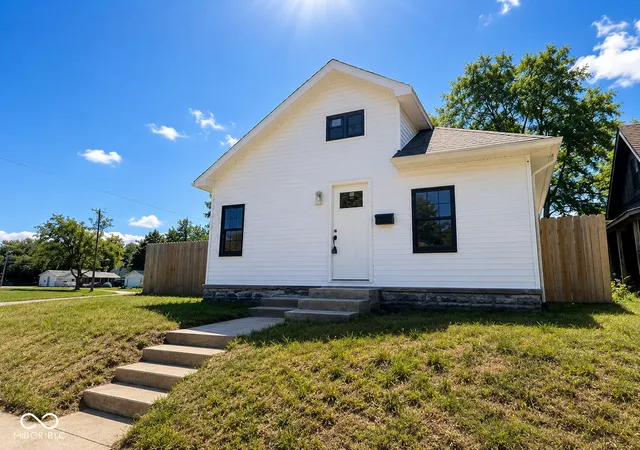 2nd image of 1227 W 13th St, Muncie, IN 47302 | MLS# 22121720