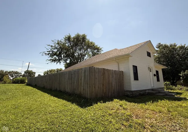 3rd image of 1227 W 13Th St, Muncie, IN 47302 | MLS# 22121720