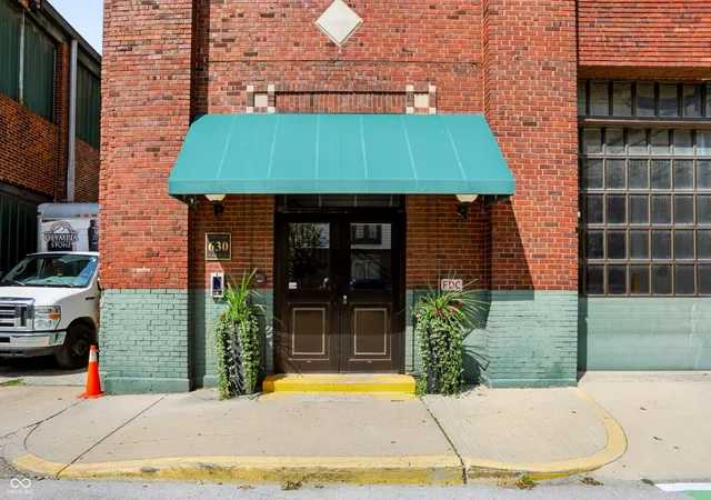 Photo 2 of Condo for sale at 630 N College Ave #201, Indianapolis, IN 46204 | MLS# 22121756 | Listing updated on 2026-10-01